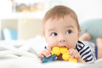 Chemiefrei reinigen: Babys und Kinder vor Putzmittelrückständen schützen