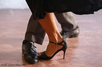 Recht auf der Tanzfläche: Wer haftet bei Missgeschicken?